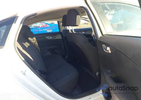 2021 Kia Forte Lxs z USA, uszkodzony, nr VIN 3KPF24AD2ME276996